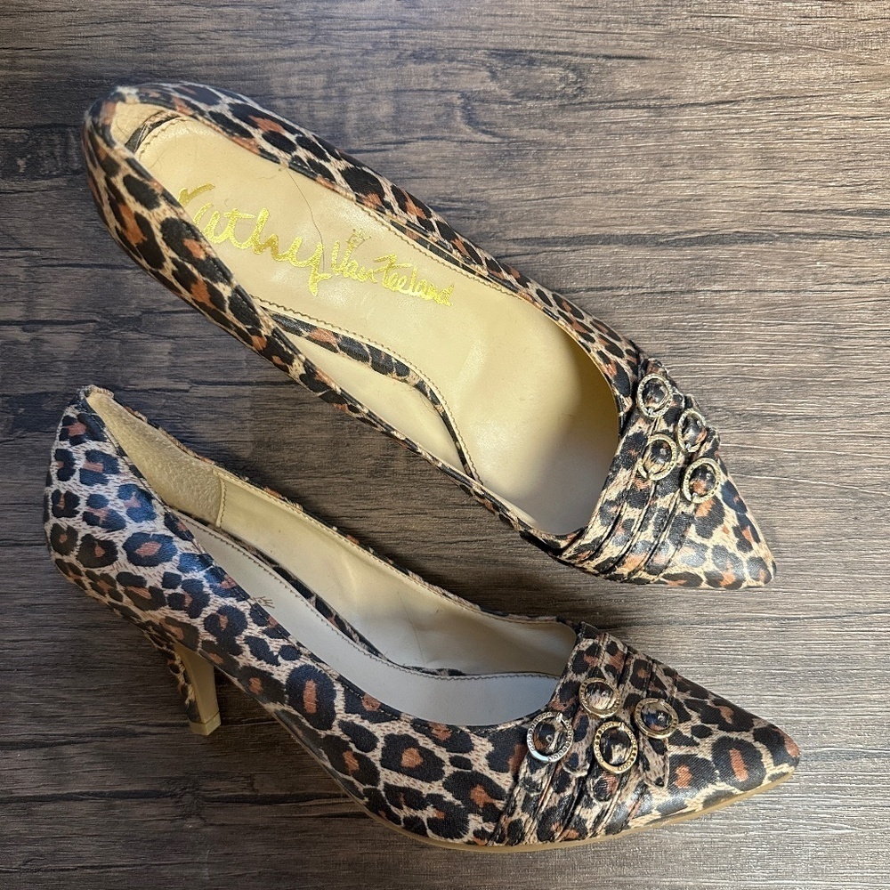 *KATHY VAN ZEELAND* Cheetah Print Pointed Toe Heels Size 9.5